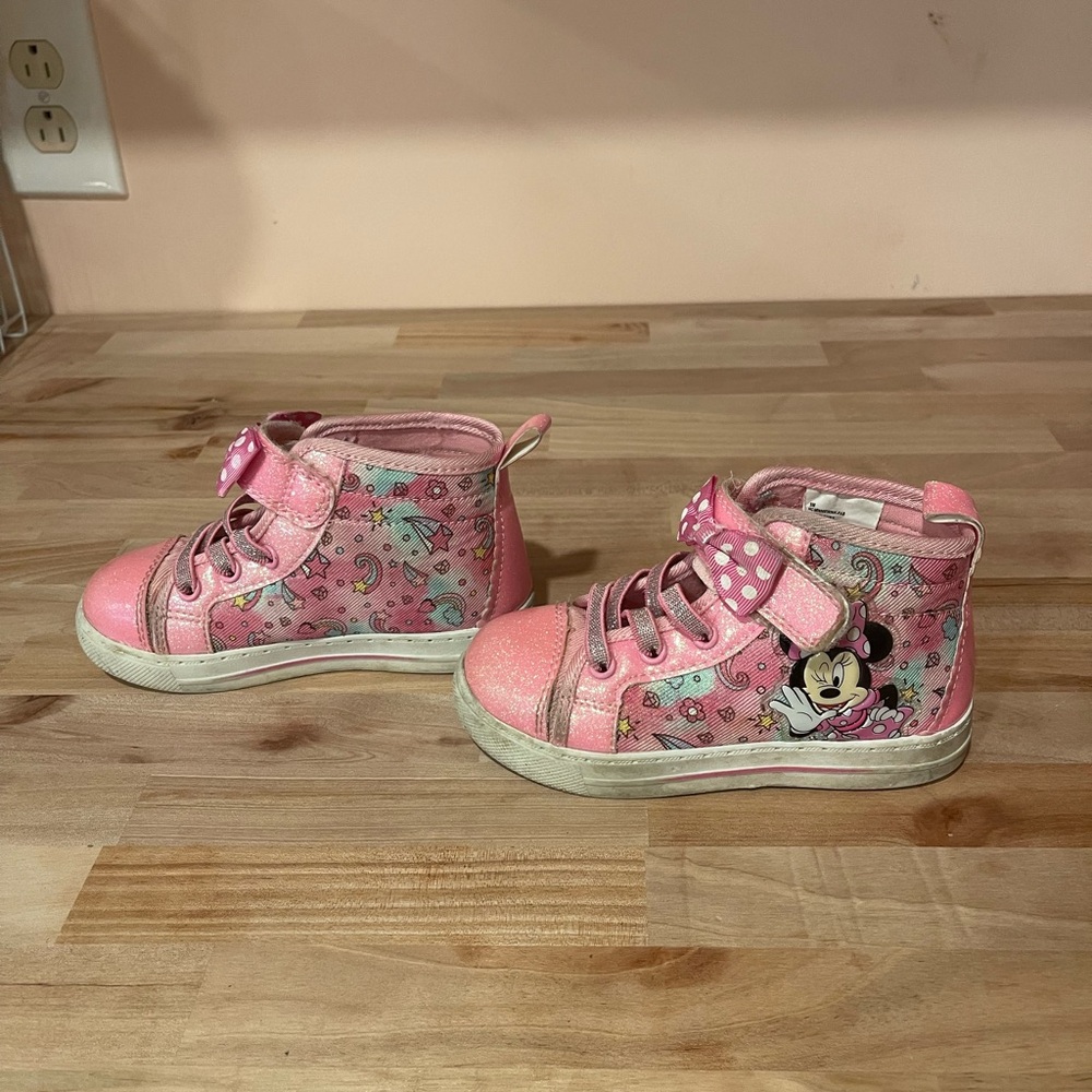 6 for $20. Harper Canyon Disney Minnie Mouse Pink Kids Shoes size 9
